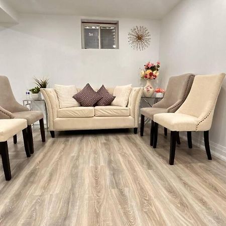 Super Luxury Family Home - 3 Bedrooms, 1 Full Bathroom And 1 Half Washroom With Free Parking, Wifi, Netflix Toronto Exterior photo